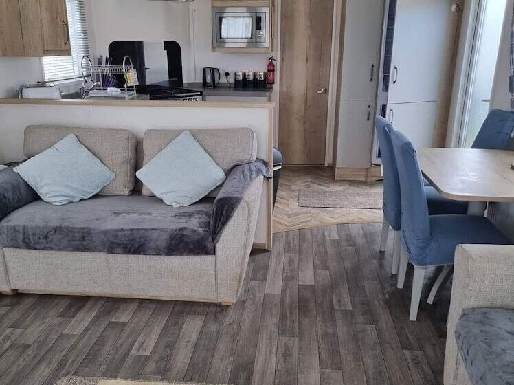 Stunning 2 Bed Caravan In Prestatyn Dog Friendly
