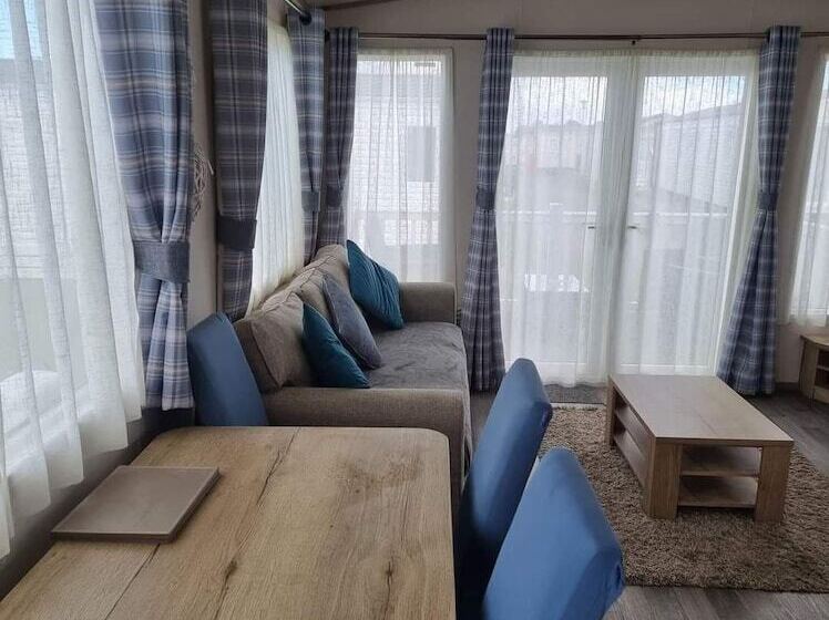 Stunning 2 Bed Caravan In Prestatyn Dog Friendly