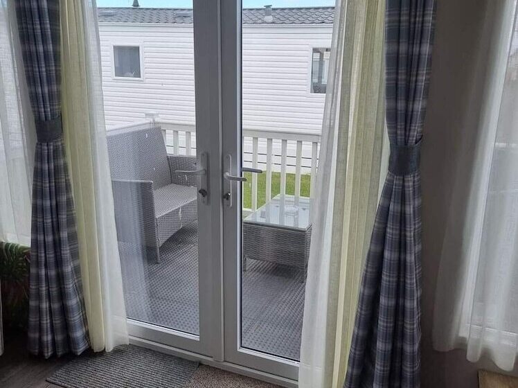 Stunning 2 Bed Caravan In Prestatyn Dog Friendly