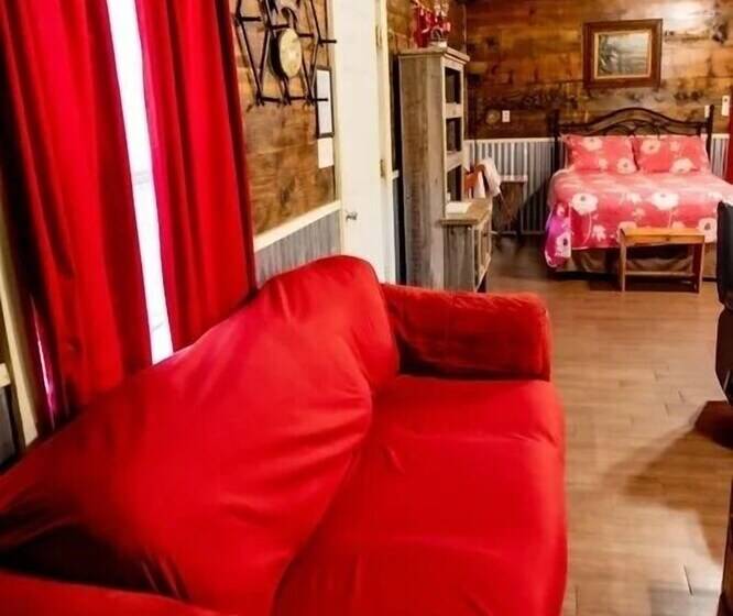 The Home Place   Let It Be Your Home Away From Home For A While! Cabin By Redawning