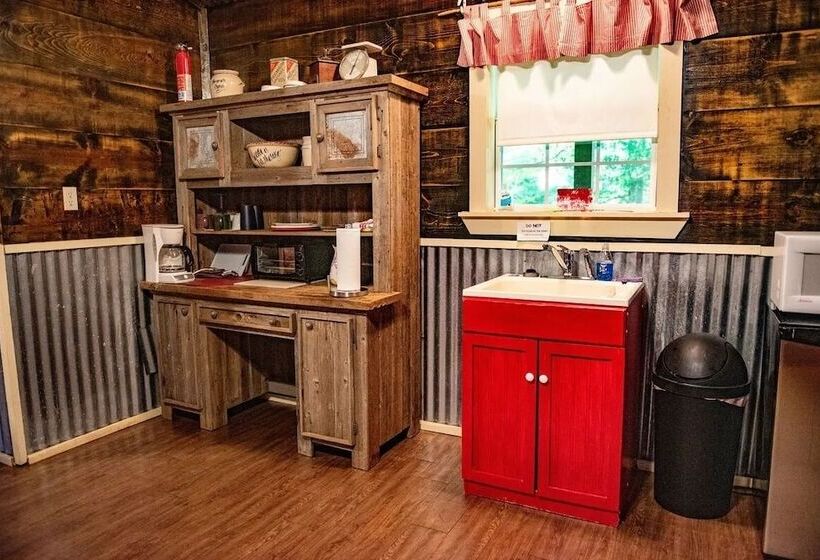 The Home Place   Let It Be Your Home Away From Home For A While! Cabin By Redawning