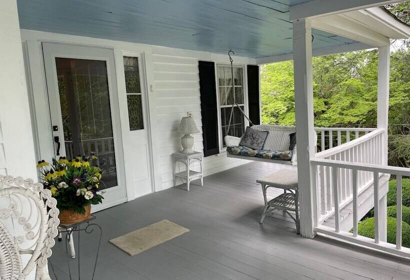 The Sautee Inn Bed & Breakfast