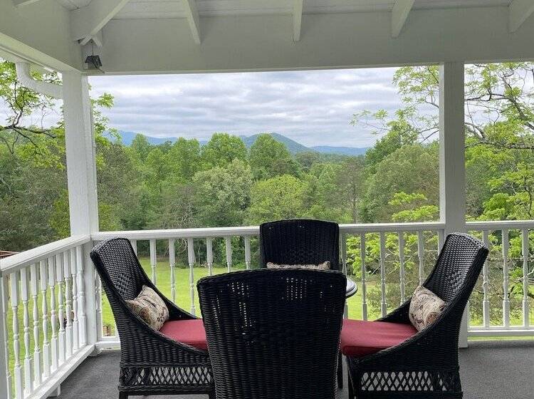 The Sautee Inn Bed & Breakfast