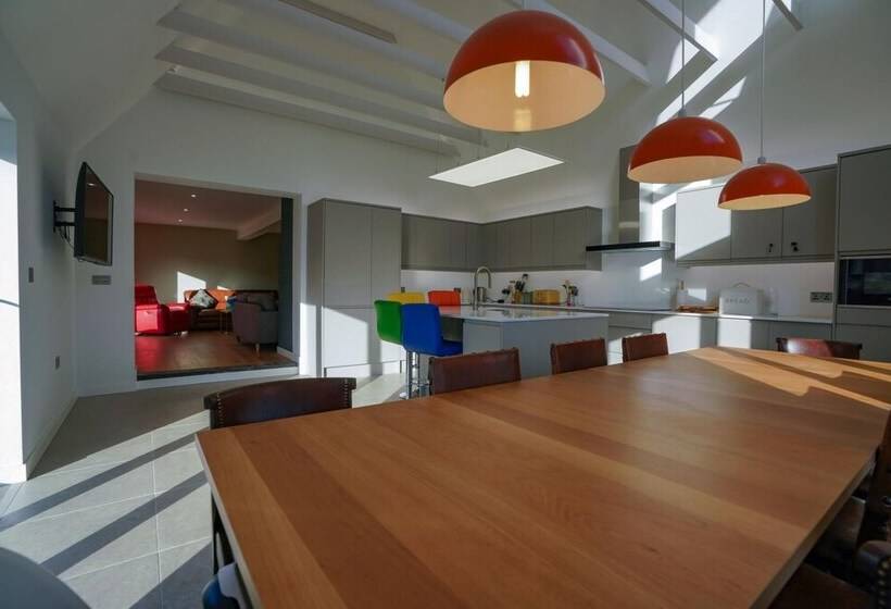 Unique 5bd Farm House Perfect For Relaxing