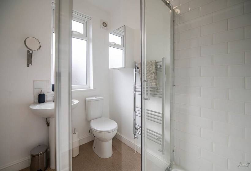 21 Roberts Residence