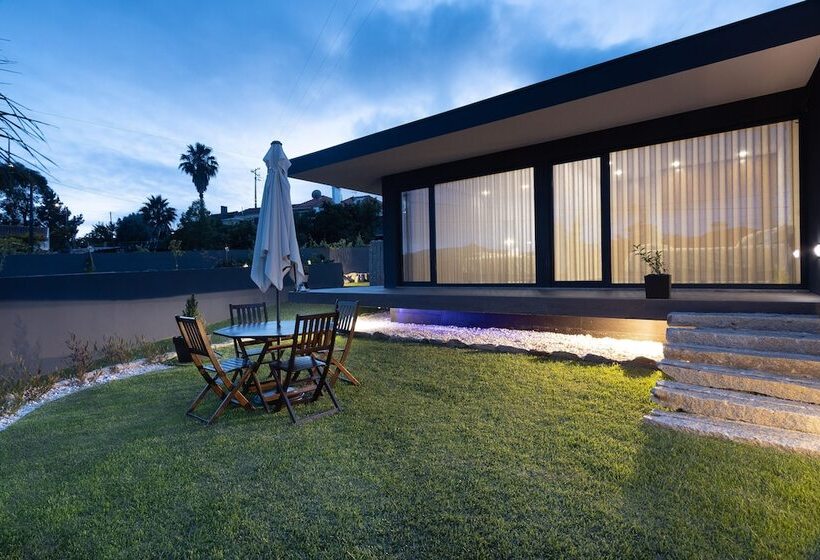 Abraços Dos Avós   Casas De Aldeia