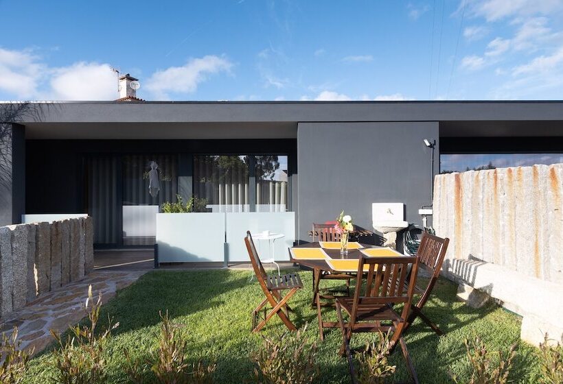 Abraços Dos Avós   Casas De Aldeia