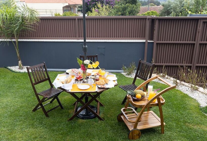 Abraços Dos Avós   Casas De Aldeia