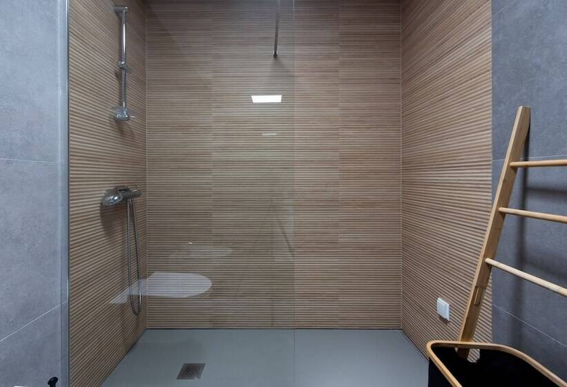 Abraços Dos Avós   Casas De Aldeia