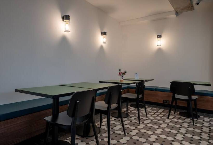 ユースホステル Beau M Paris