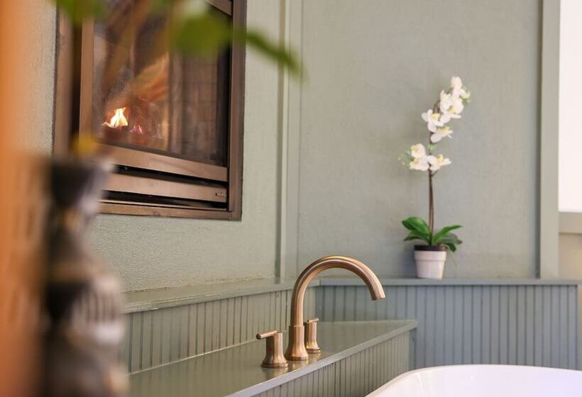 مبيت وإفطار Outland Chalet & Suites Great Smoky Mountains