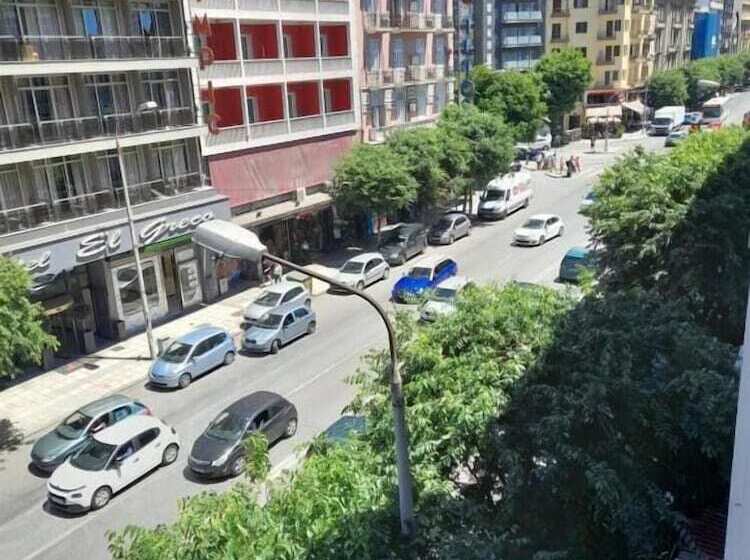 Black Onyx Comfort Suites