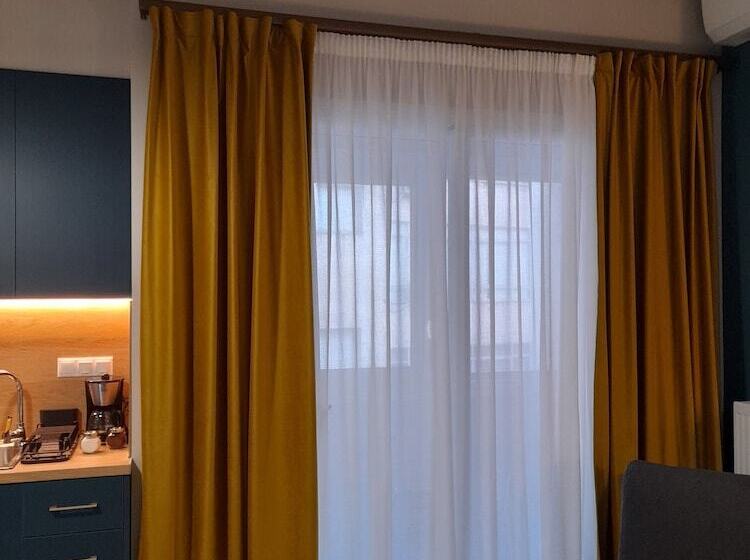 Black Onyx Comfort Suites