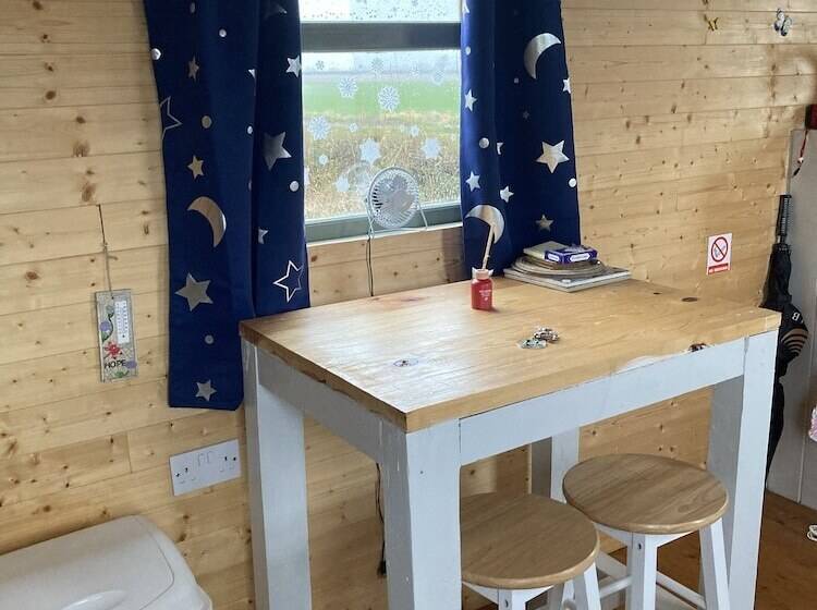 Captivating 1 Bed Cabin In Middlesbrough