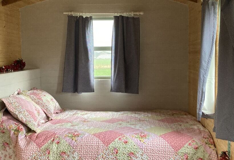 Captivating 1 Bed Cabin In Middlesbrough