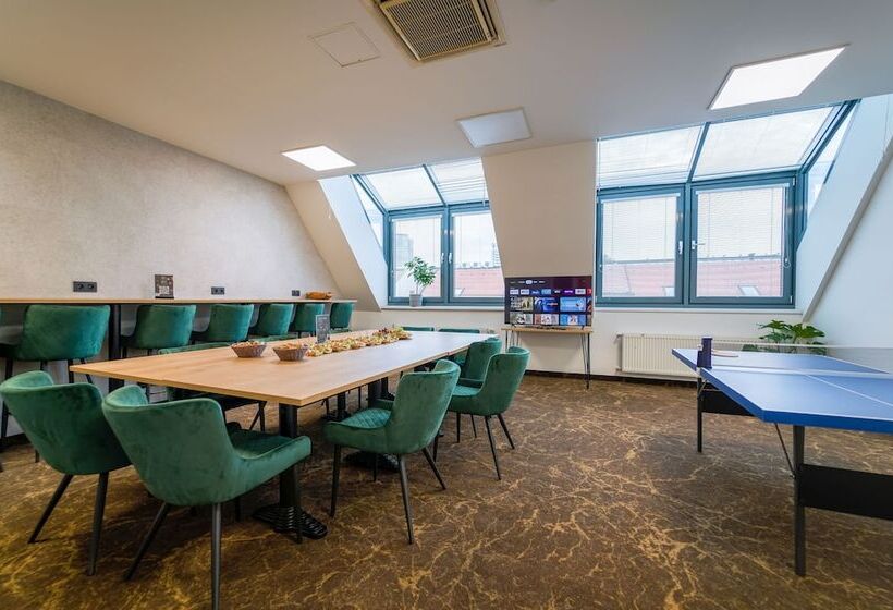 Chors Like A Hotel   Hostel