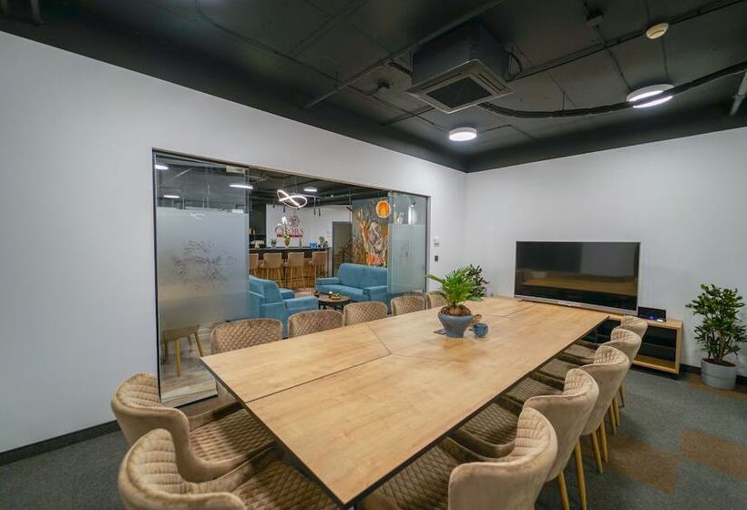 Chors Like A Hotel   Hostel