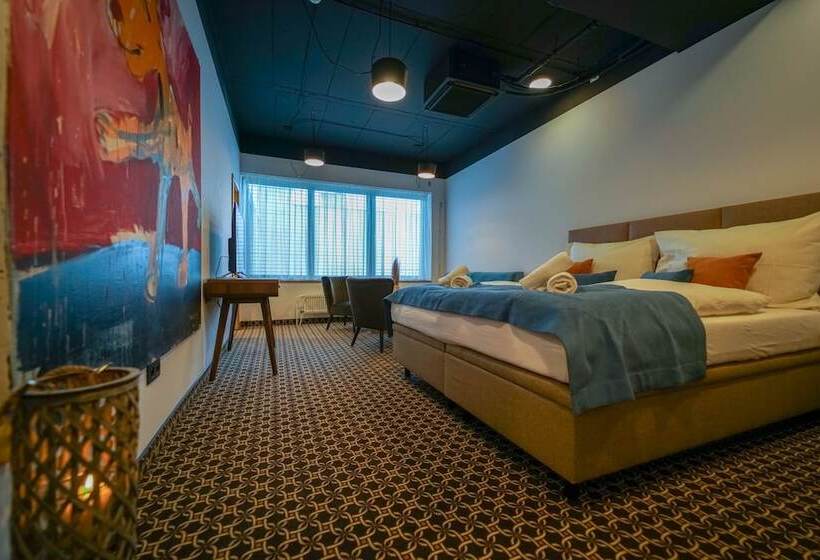 Chors Like A Hotel   Hostel