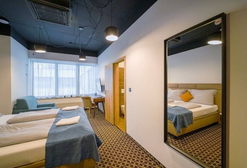 Chors Like A Hotel   Hostel