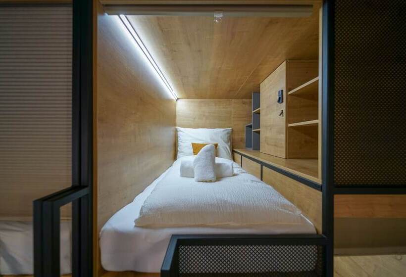 Chors Like A Hotel   Hostel