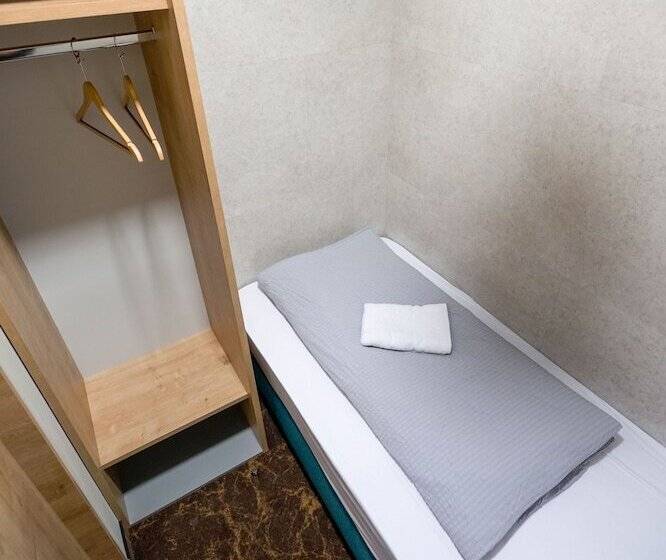 Chors Like A Hotel   Hostel