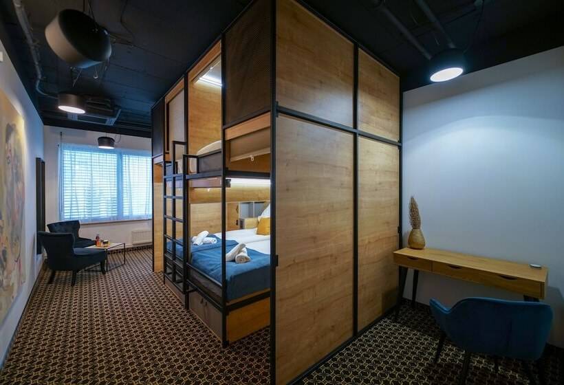 Chors Like A Hotel   Hostel