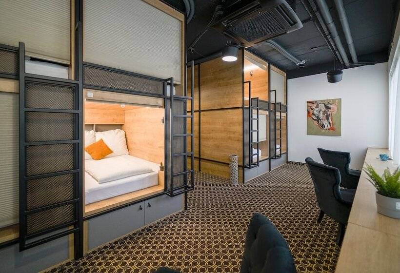 Chors Like A Hotel   Hostel