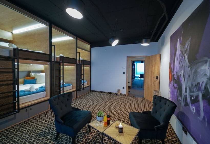 Chors Like A Hotel   Hostel