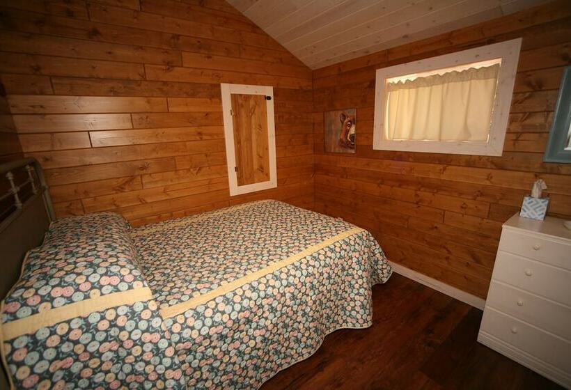 Deerwood Resort   Whippoorwill Cabin