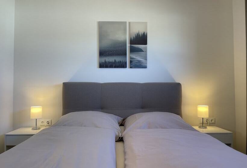 Diemelblick 12   Leni