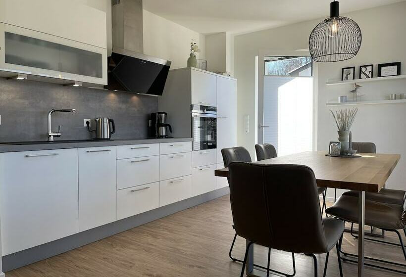 Diemelblick 12   Leni