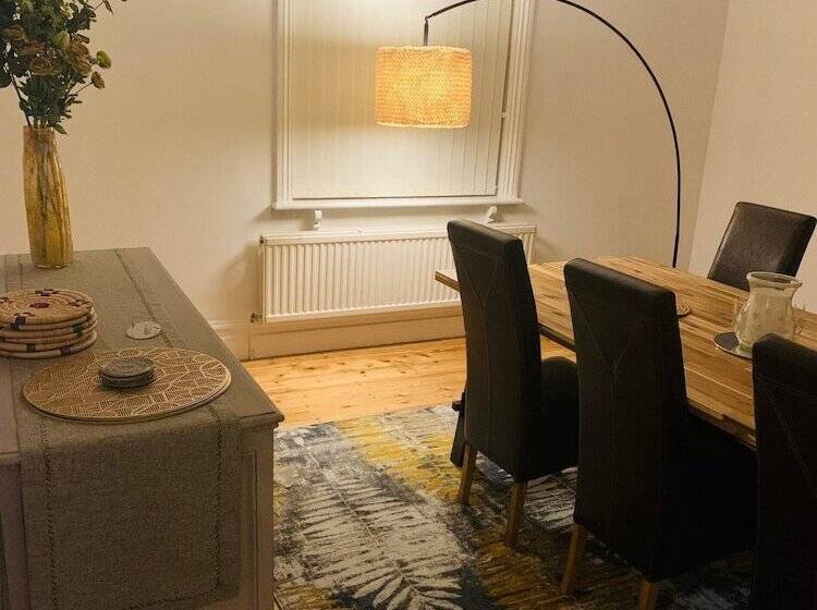 Elegant 3bd Edwardian Home Warminster