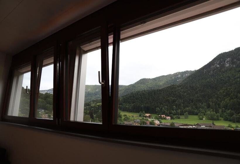 فندق فئة نجمة واحدة L Auberge De Noiraigue