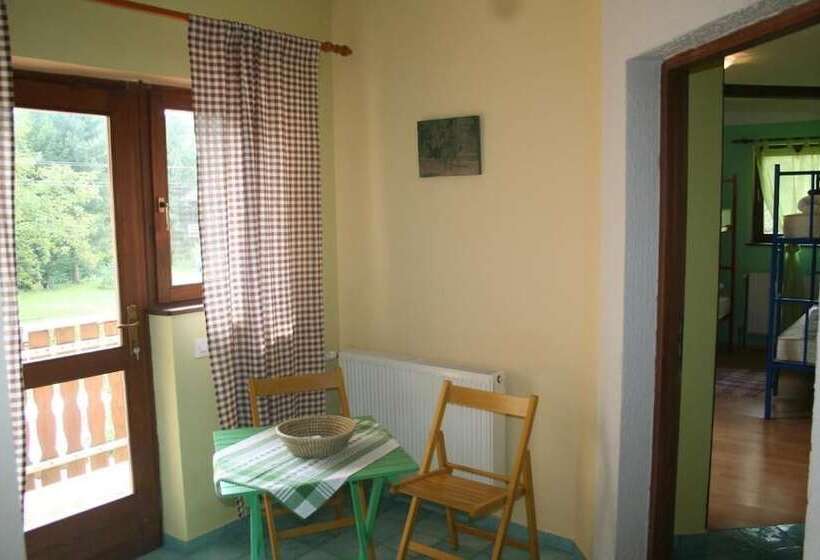 Hostel Flores