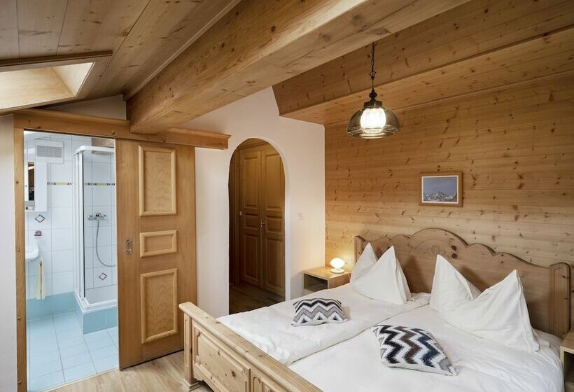 Отель De Commune Rougemont