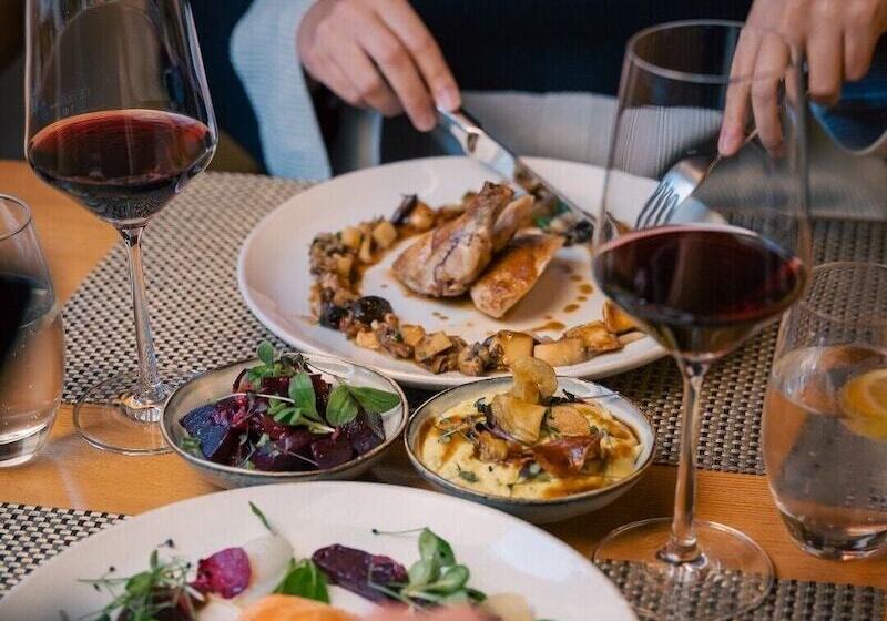 Отель De Commune Rougemont