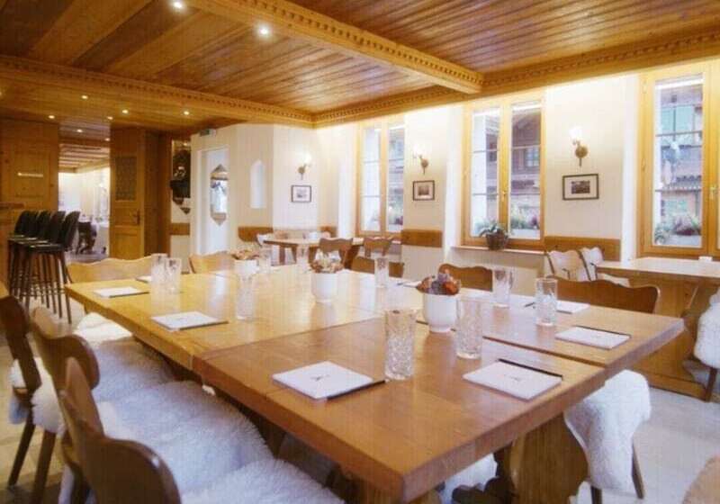 Отель De Commune Rougemont