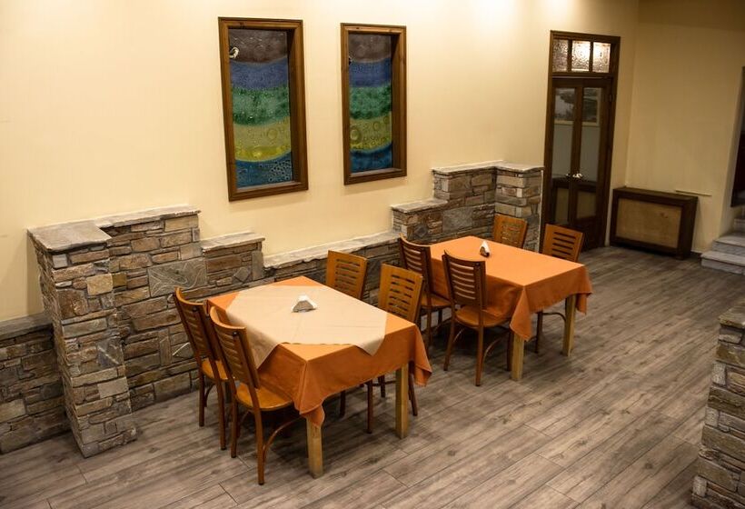 בית מלון כפרי Defkalion