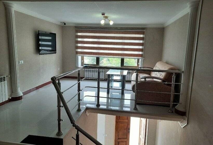 בית מלון כפרי Diyor