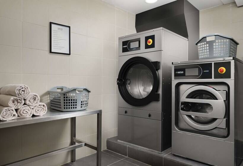 هتل Hilton Garden Inn Evora