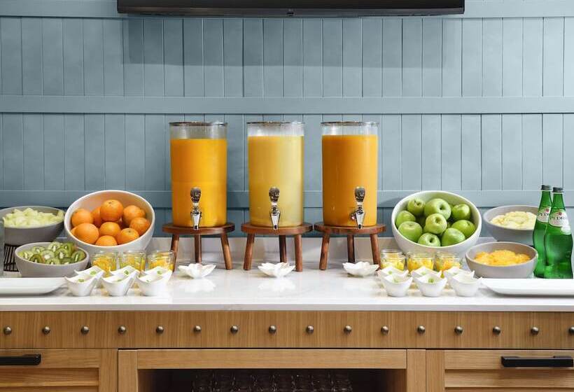 هتل Hilton Garden Inn Evora