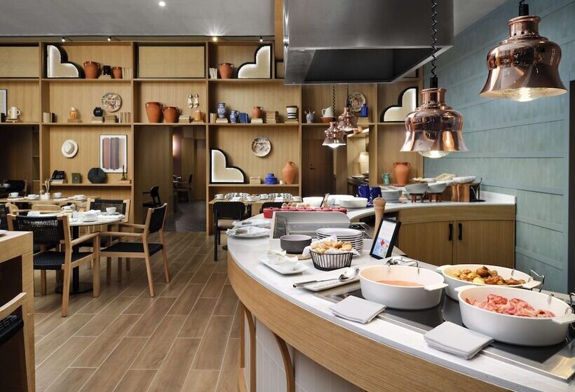 هتل Hilton Garden Inn Evora