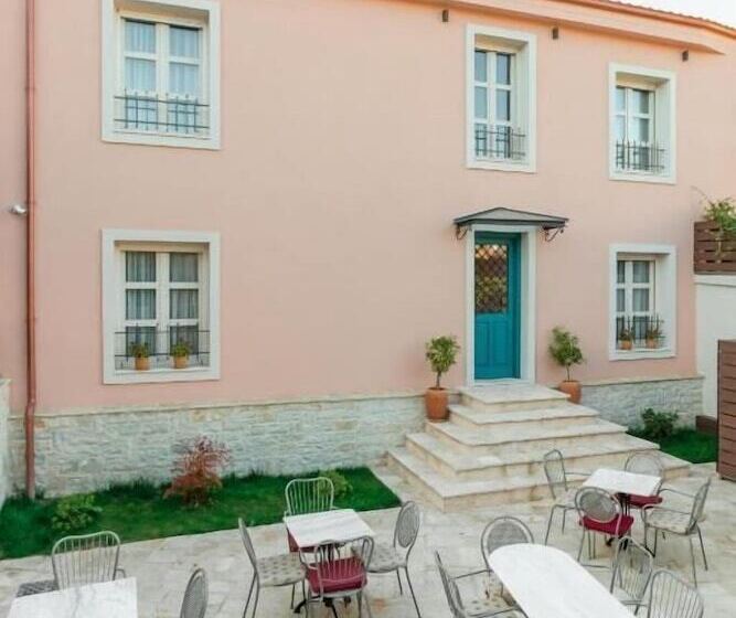 בית מלון כפרי Naiades The Residence Ioannina Castle