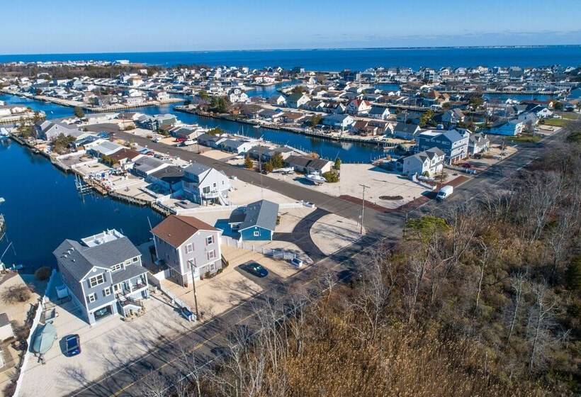 فندق ريفى Waterfront Beach House