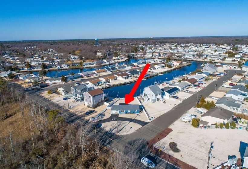 فندق ريفى Waterfront Beach House