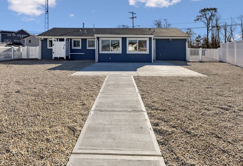 فندق ريفى Waterfront Beach House