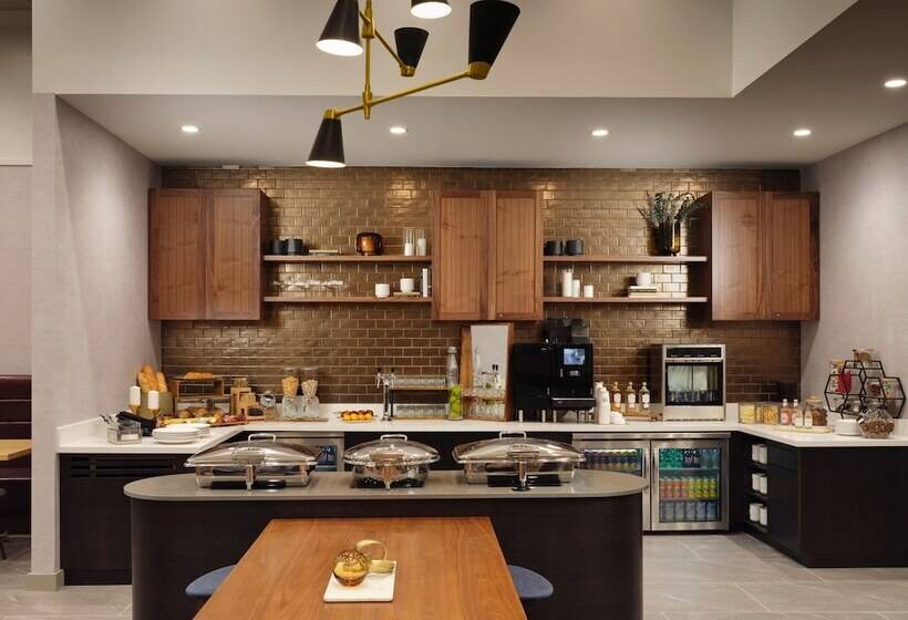 בית מלון כפרי Sheraton Grand Rapids Airport