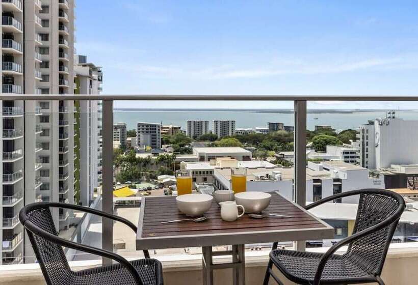 هتل Signatures On Knuckey