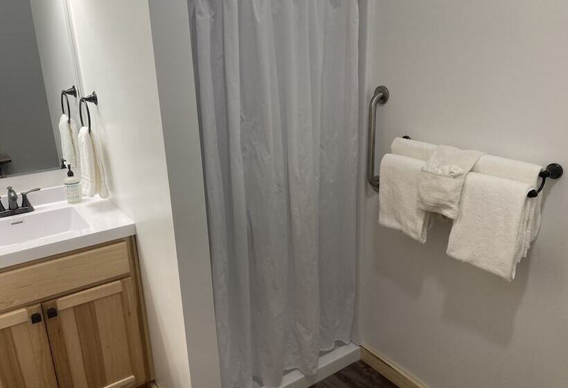 Keweenaw Waters Resort