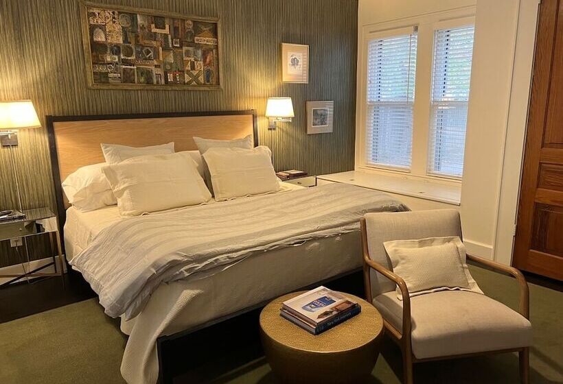 La Pension Nacogdoches